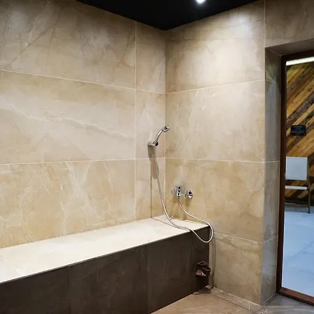 Charming One Bed 423 In Main Flora Building * Μπόροβετς