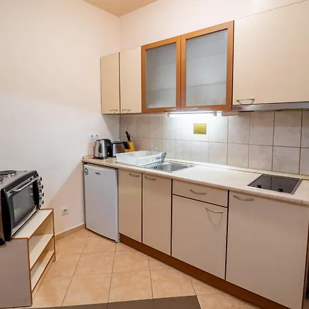 Апартамент Charming One Bed 423 In Main Flora Building *