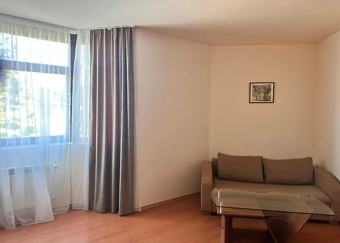 Charming One Bed 423 In Main Flora Building