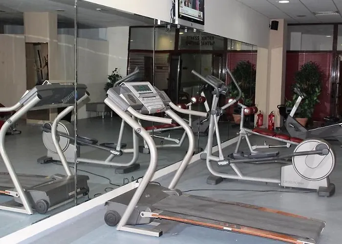 Charming One Bed 423 In Main Flora Building *