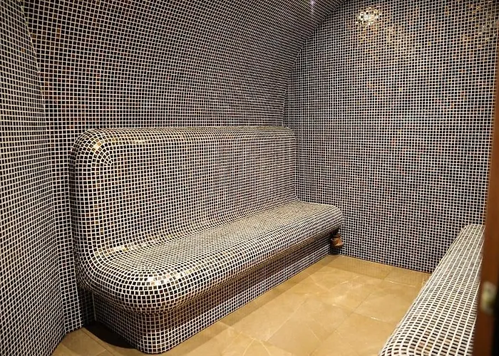 Charming One Bed 423 In Main Flora Building *