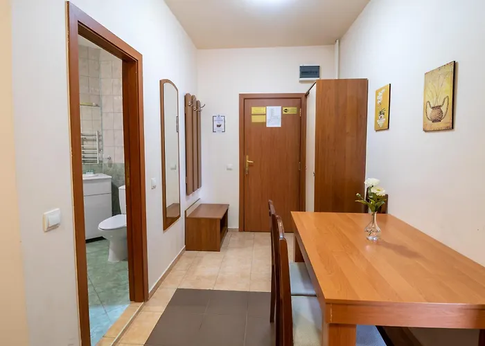 Charming One Bed 423 In Main Flora Building Appartement